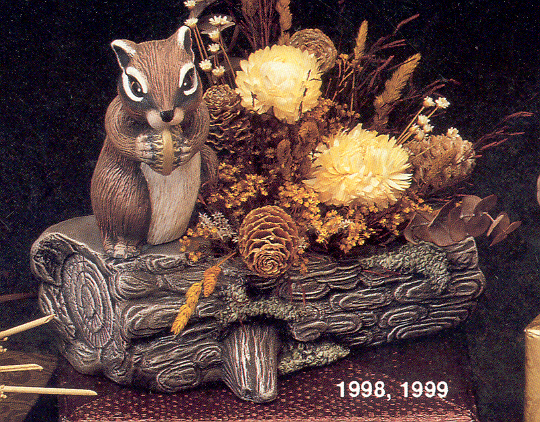 WK1998-99--Chipmunk on Log